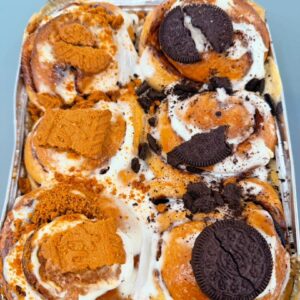 Cinnamon tray with toppings